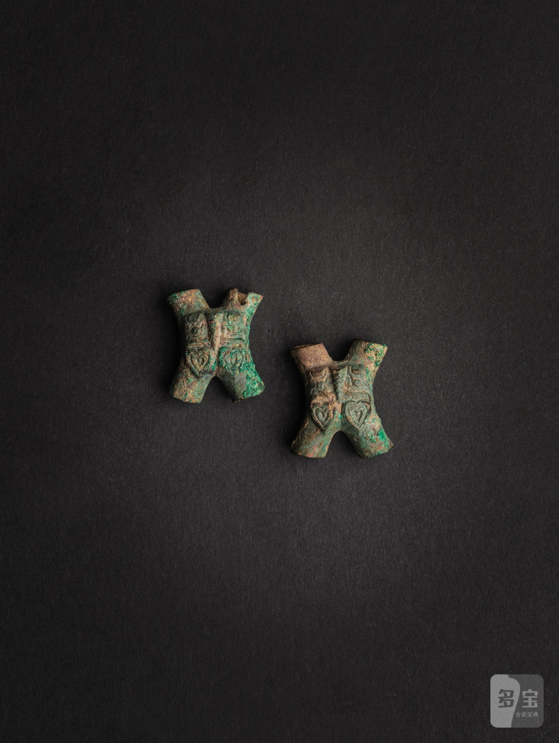 東周 青銅饕餮紋節約（馬具）一對 | PAIRE DE PETITS ORNEMENTS CRUXIFORMES EN BRONZE - 图3